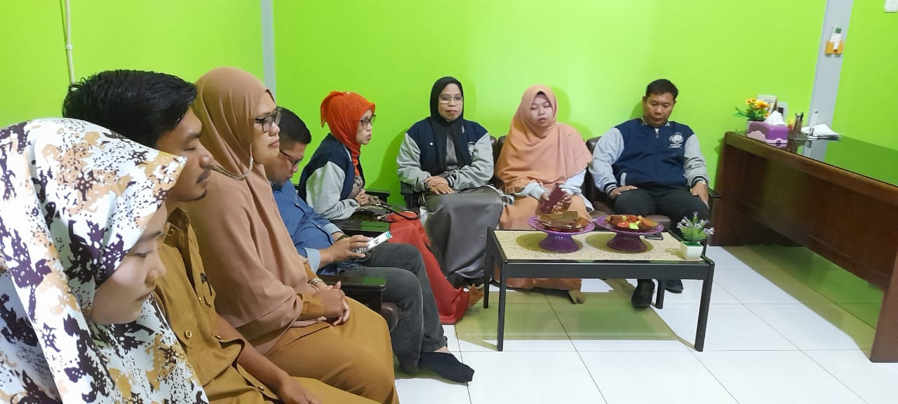 REKTOR UMS RAPPANG KUNJUNGI POSKO KKN