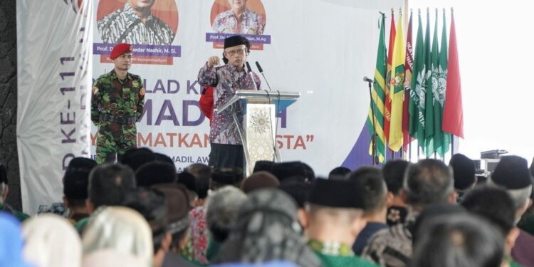 Haedar-Nashir-di-Resepsi-Milad-111-Muhammadiyah-di-Bandung-750x375.jpeg 