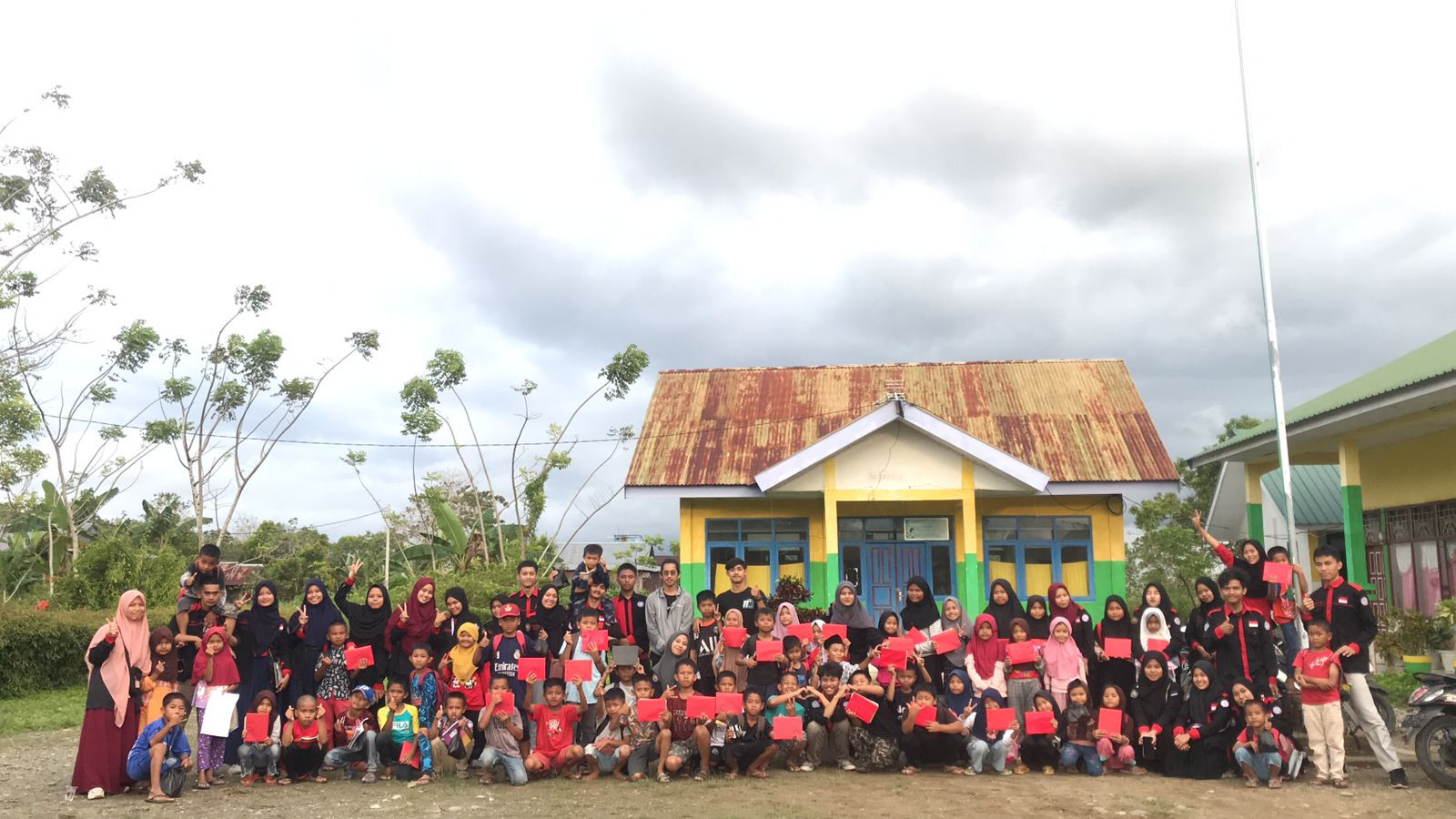 ESA Laksanakan Program Charity Kepada Anak SD