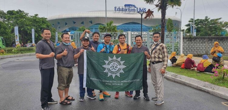 Gembirakan Muktamar, 2 Warga Muhammadiyah Lari 60 Km Yogya-Solo Selama 11 Jam