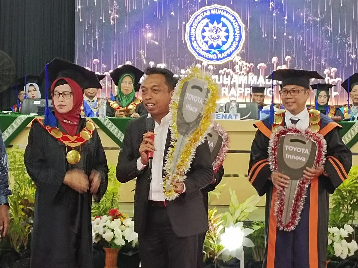 Wakil Ketua DPRD Sulsel Serahkan 3 Unit Mobil Operasional ke UMS Rappang