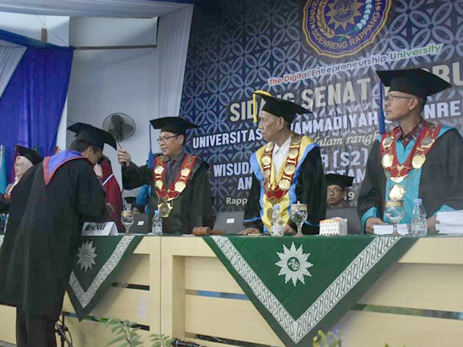 UMS Rappang Cetak 335 Wisudawan S1 dan S2 Angkatan Pertama